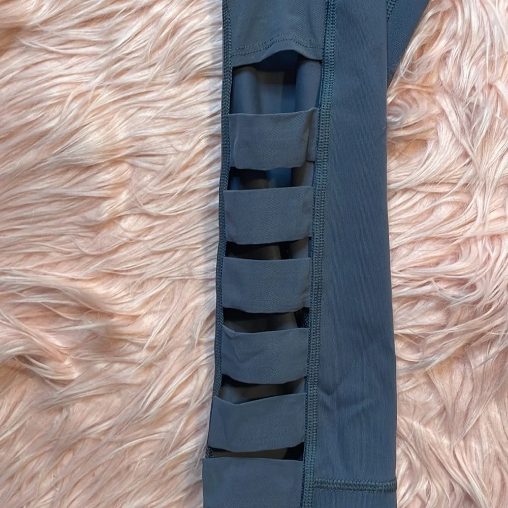 Victoria’s Secret‎ Sport Gray Leggings Size Medium